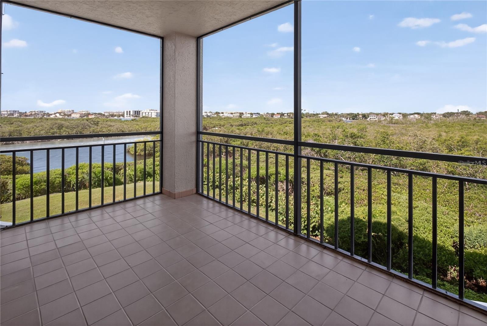 5430 EAGLES POINT CIR #202, SARASOTA, FL, 34231