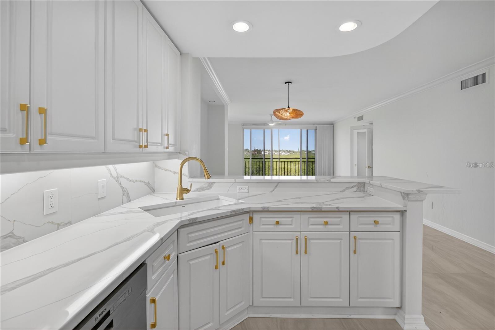 5430 EAGLES POINT CIR #202, SARASOTA, FL, 34231