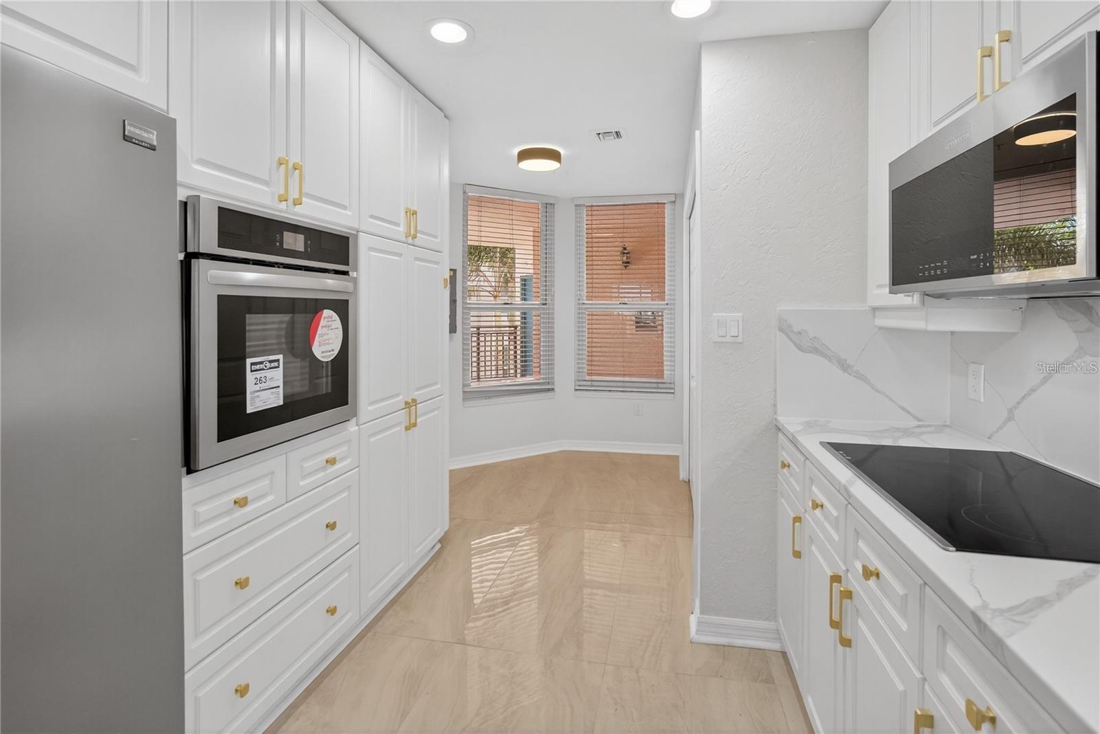 5430 EAGLES POINT CIR #202, SARASOTA, FL, 34231