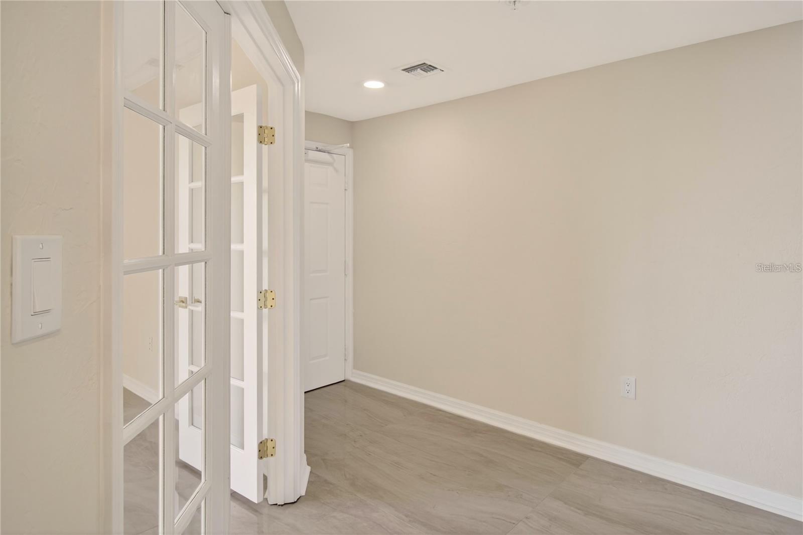 5430 EAGLES POINT CIR #202, SARASOTA, FL, 34231