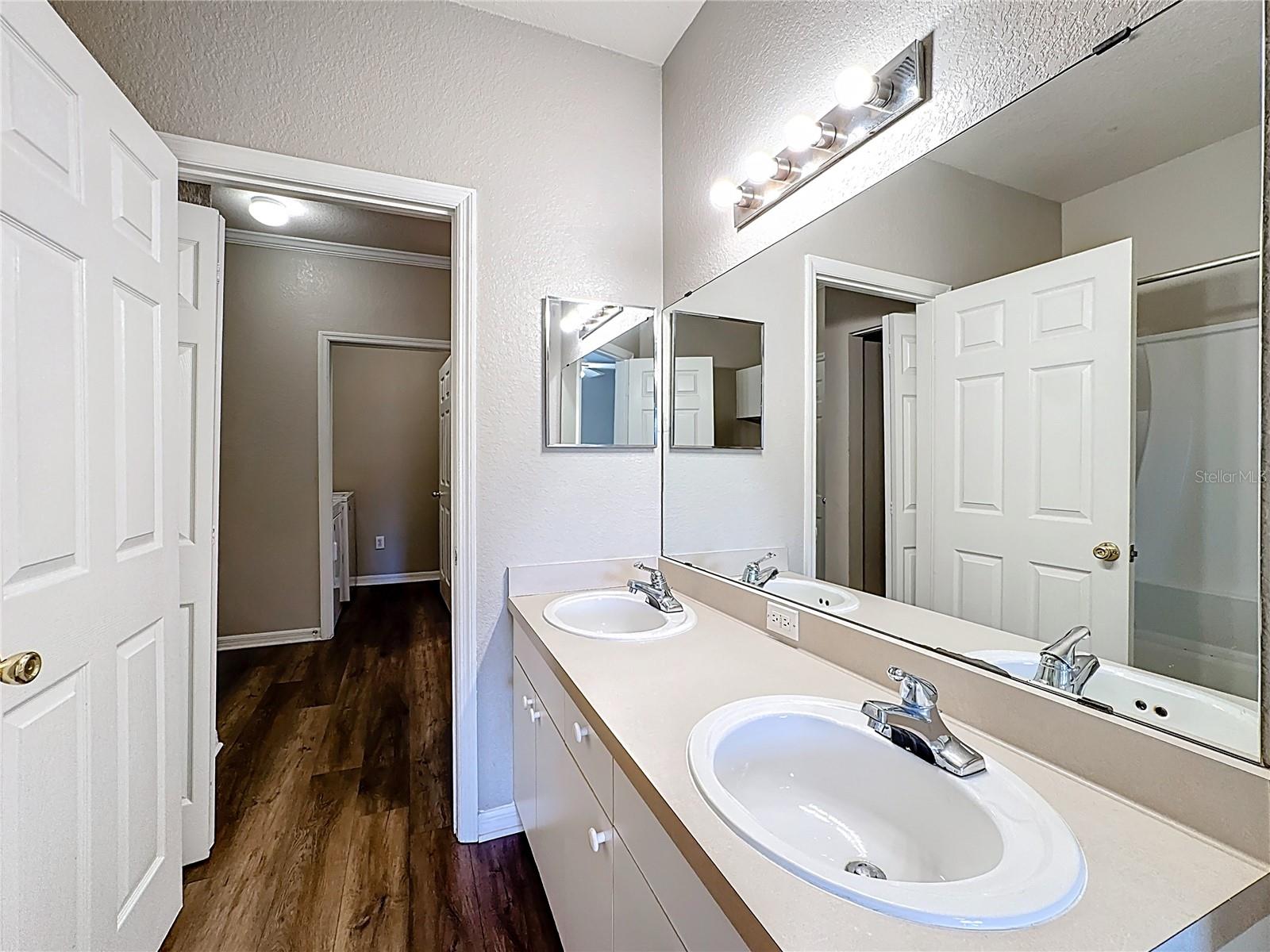 3593 CONROY RD #433, ORLANDO, FL, 32839