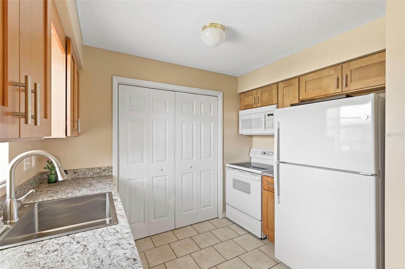 3052 PARK LN #B, DUNEDIN, FL, 34698