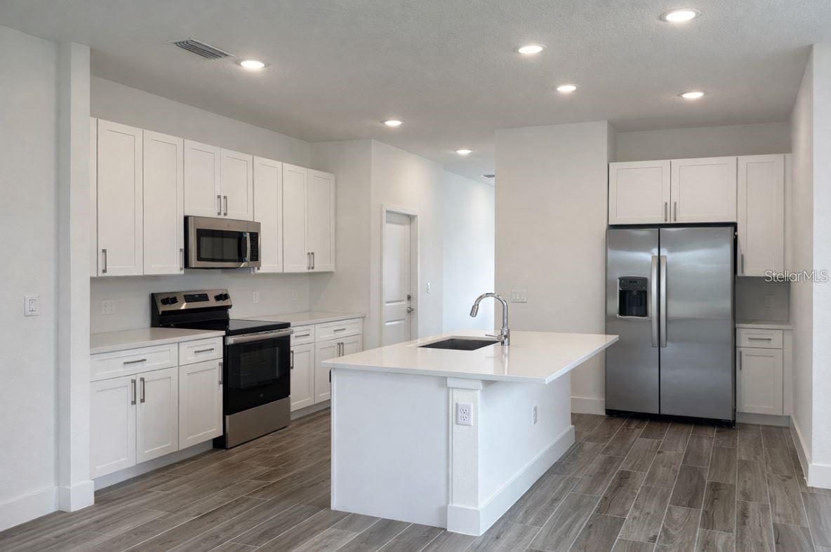 101 ELENA LAVIN CIR #09, ORLANDO, FL, 32807