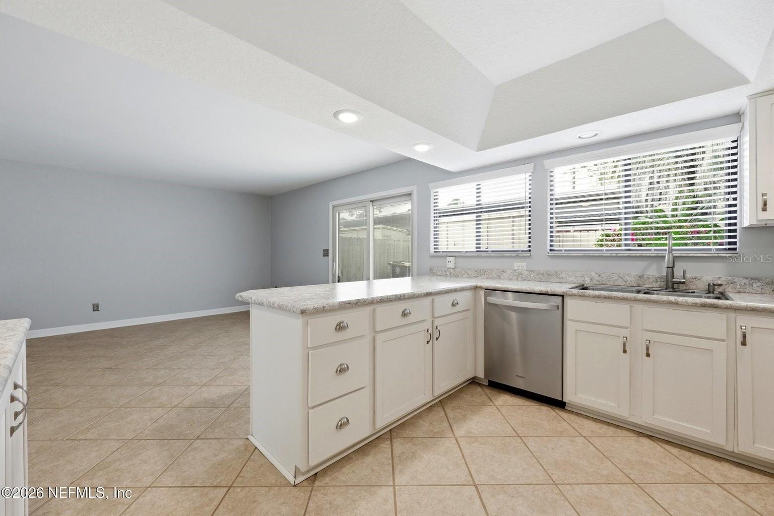 8153 SUTTON PL N, JACKSONVILLE, FL, 32217
