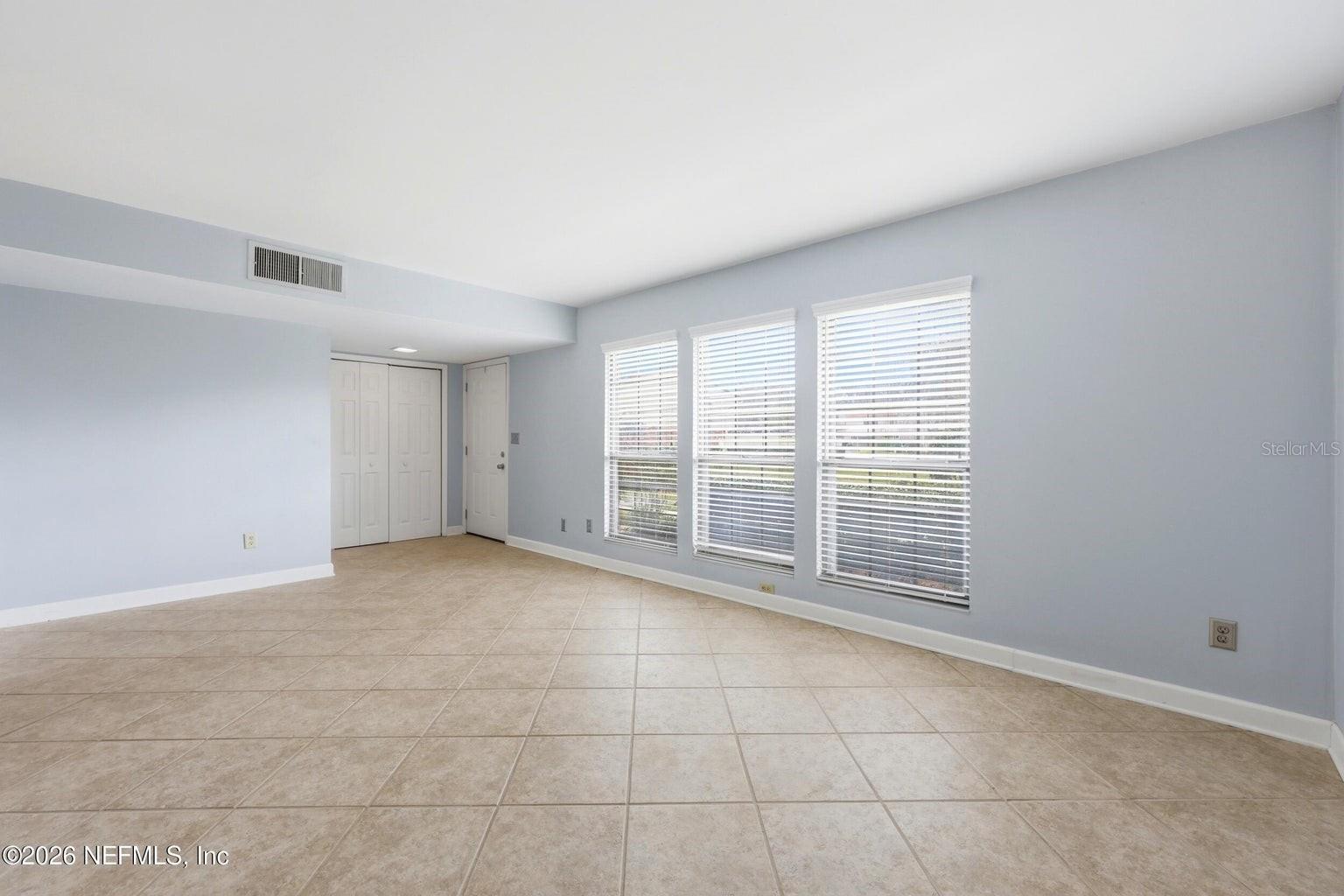 8153 SUTTON PL N, JACKSONVILLE, FL, 32217