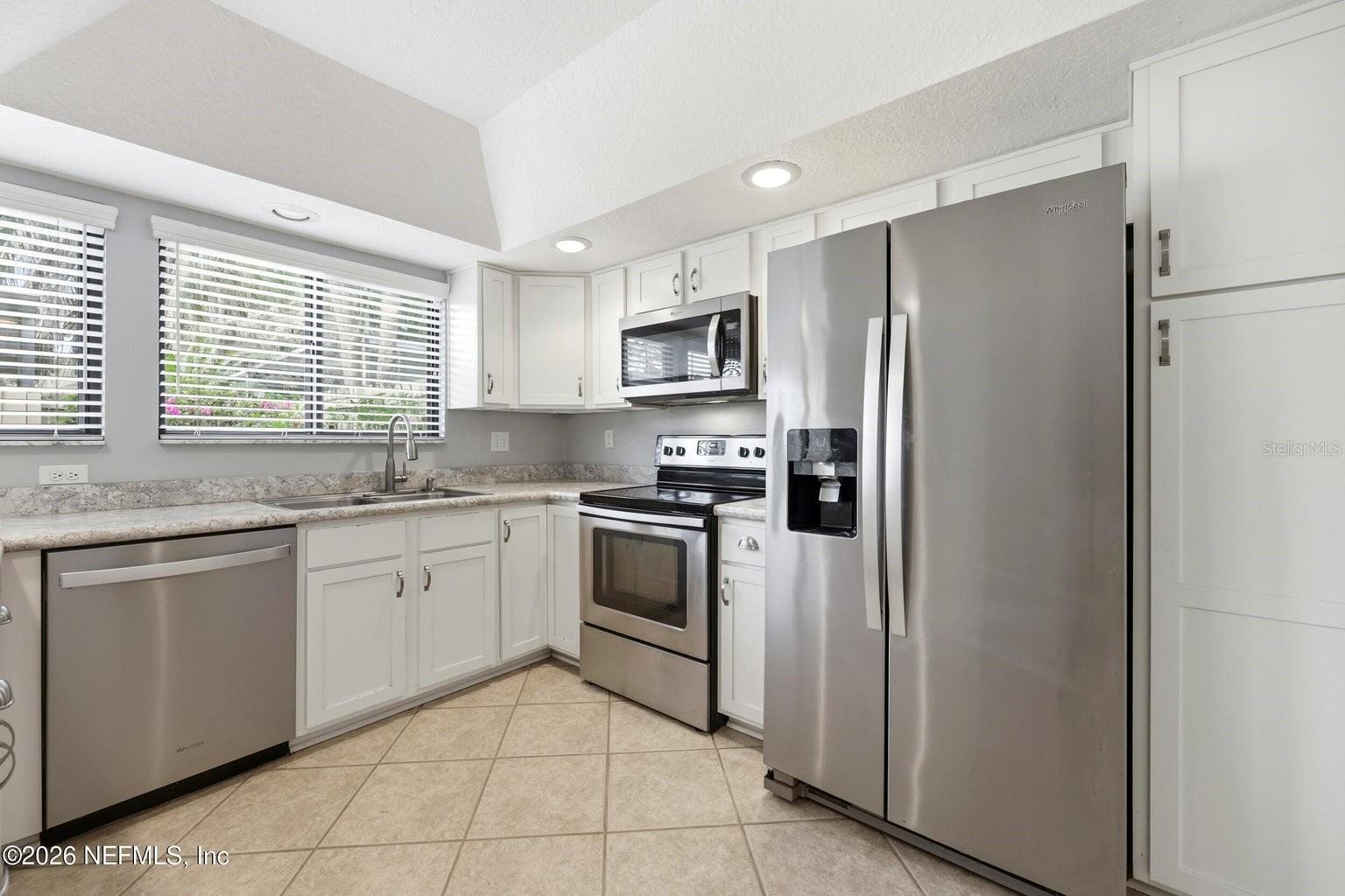 8153 SUTTON PL N, JACKSONVILLE, FL, 32217