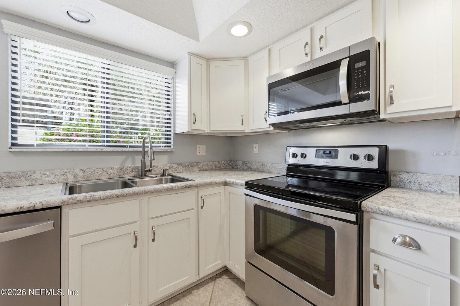8153 SUTTON PL N, JACKSONVILLE, FL, 32217