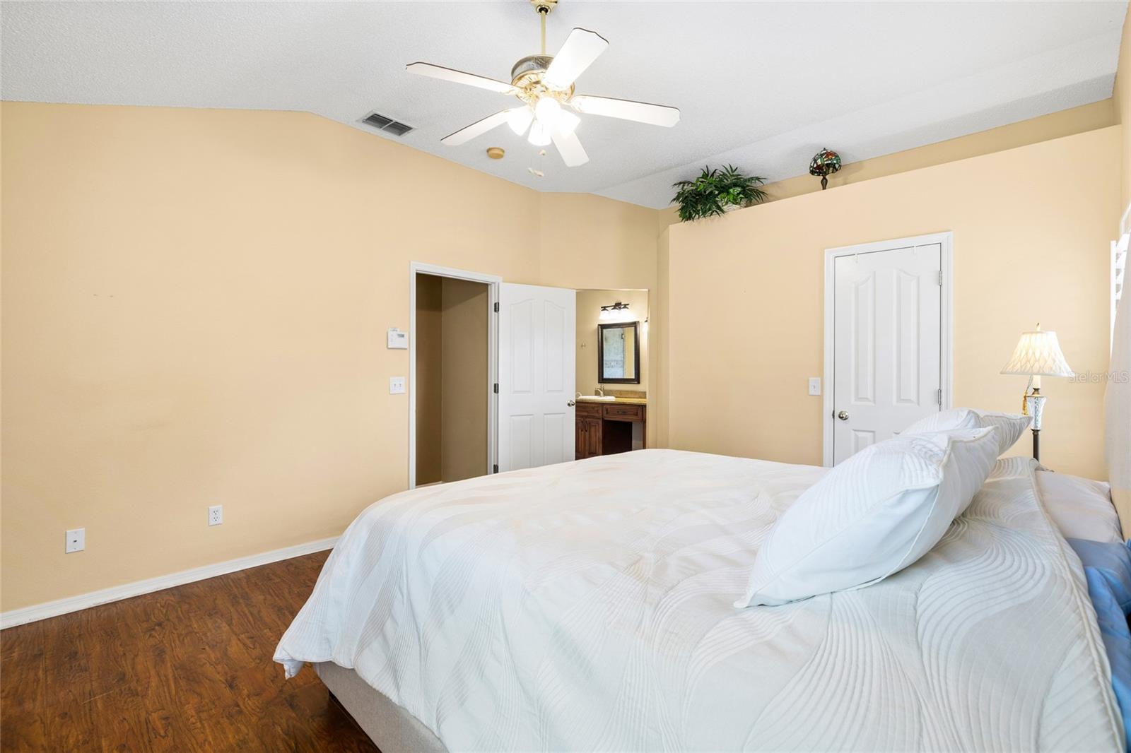 5606 PADDOCK TRAIL DR, TAMPA, FL, 33624