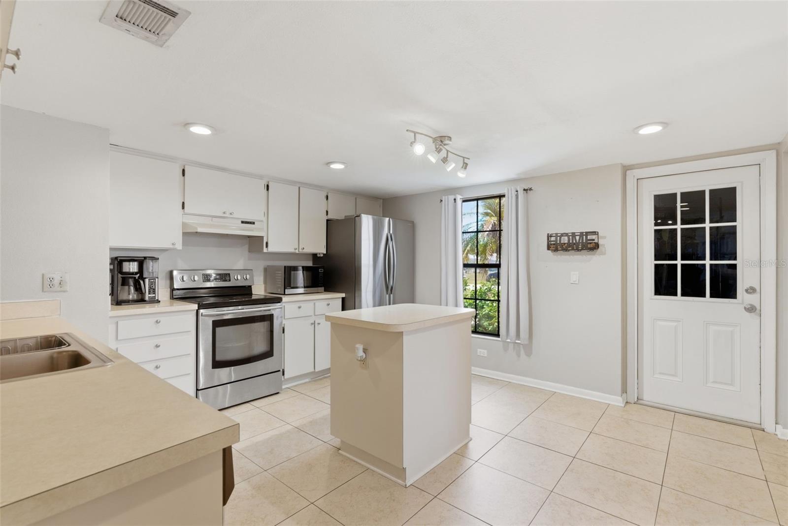 23057 BRIGHTON PL, LAND O LAKES, FL, 34639