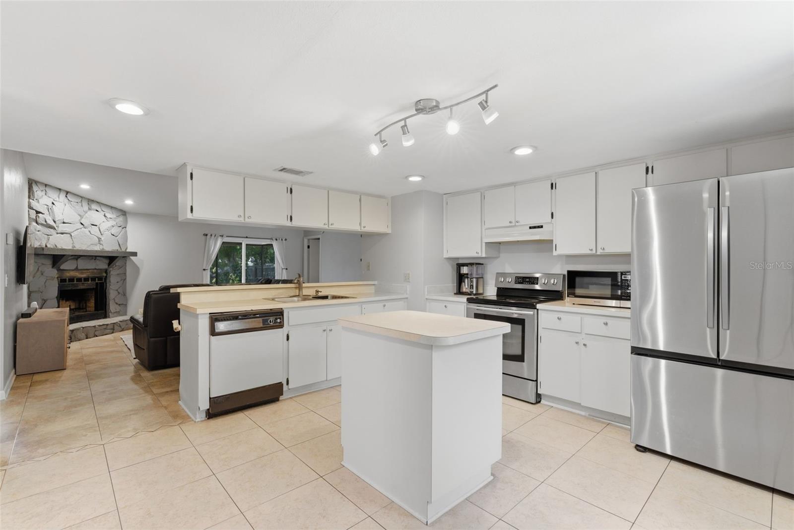 23057 BRIGHTON PL, LAND O LAKES, FL, 34639