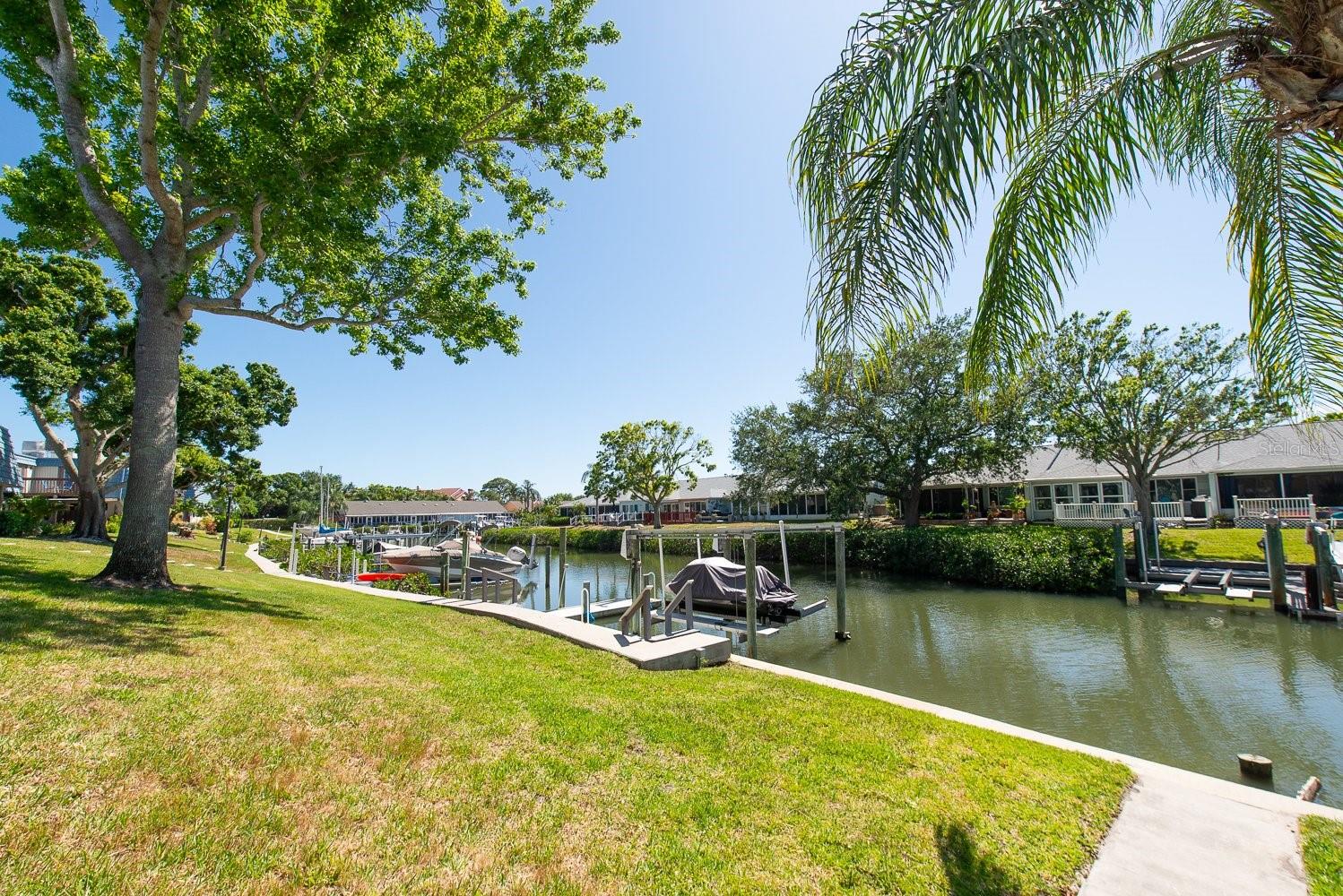 9476 TRADEWINDS AVE, SEMINOLE, FL, 33776