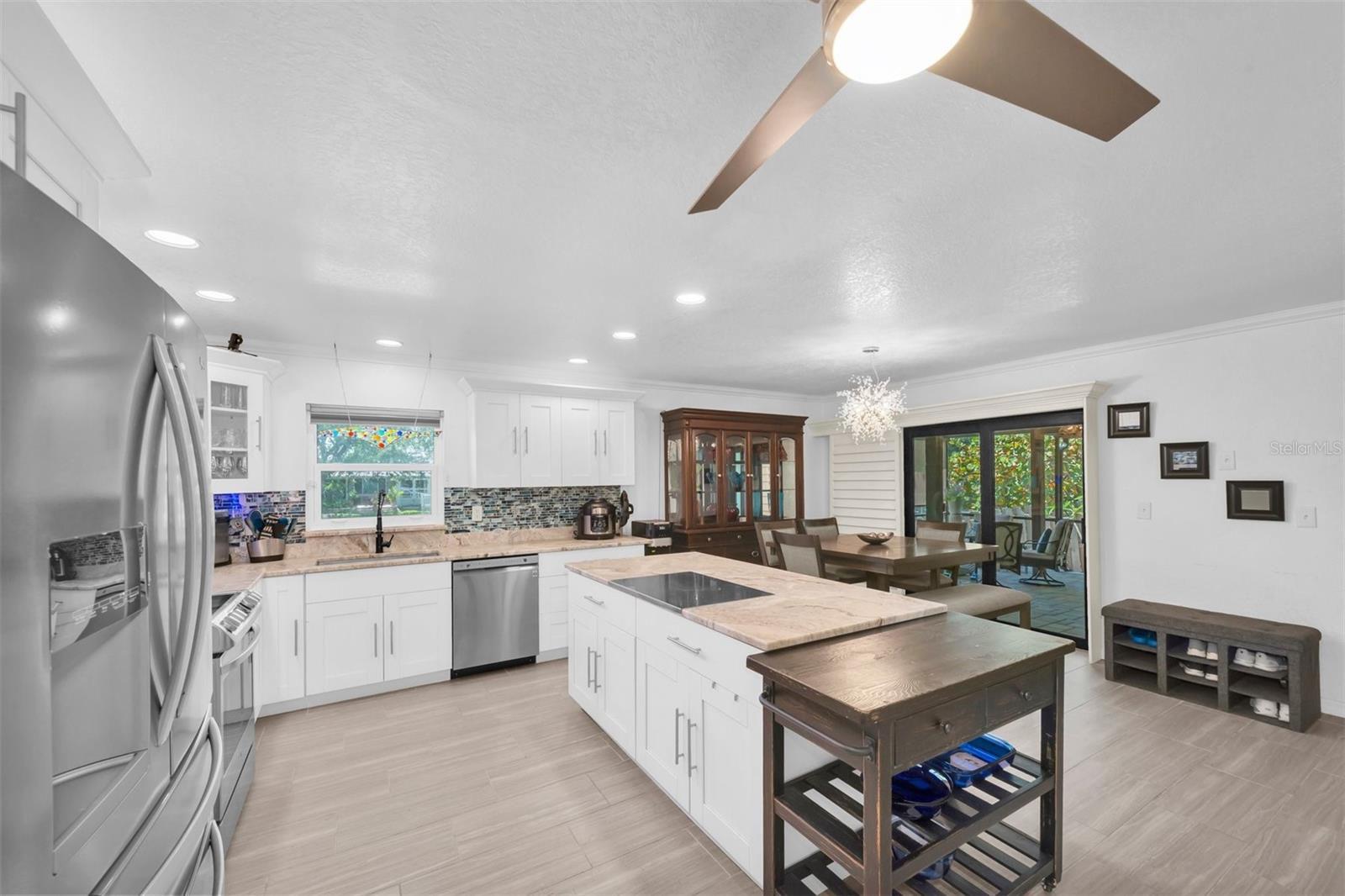 9476 TRADEWINDS AVE, SEMINOLE, FL, 33776