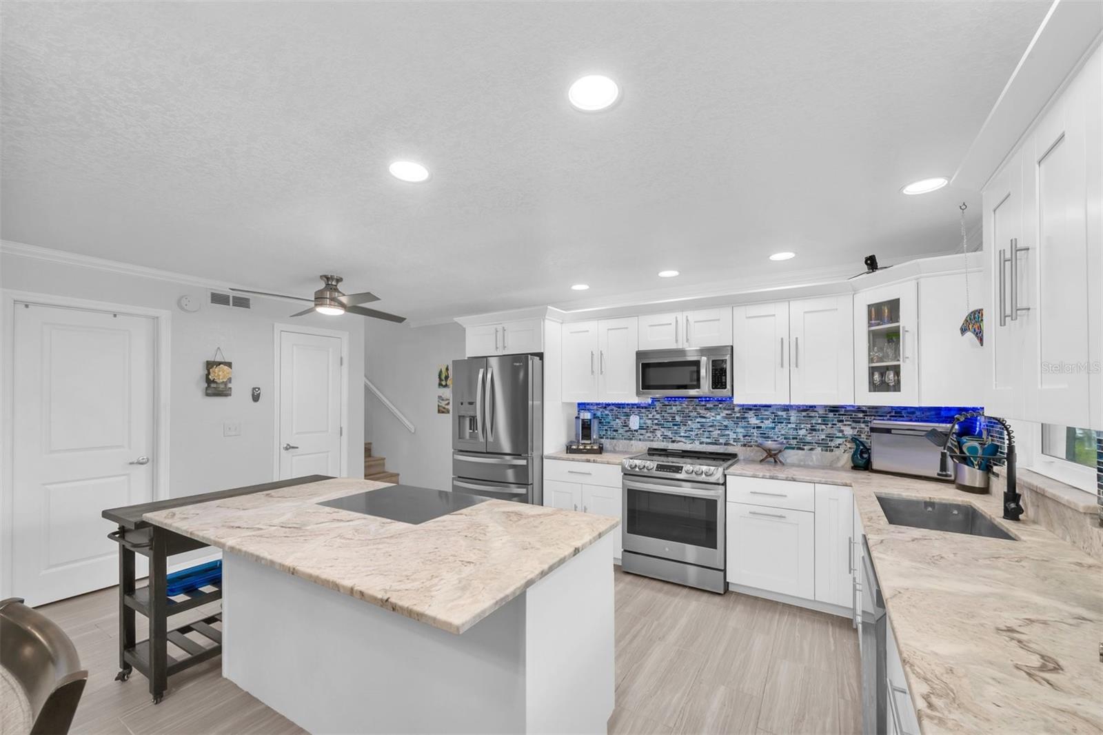 9476 TRADEWINDS AVE, SEMINOLE, FL, 33776