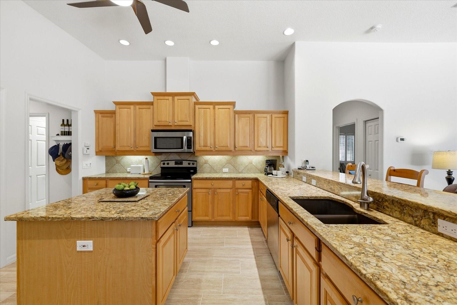 10010 CHERRY HILLS AVENUE CIR, BRADENTON, FL, 34202