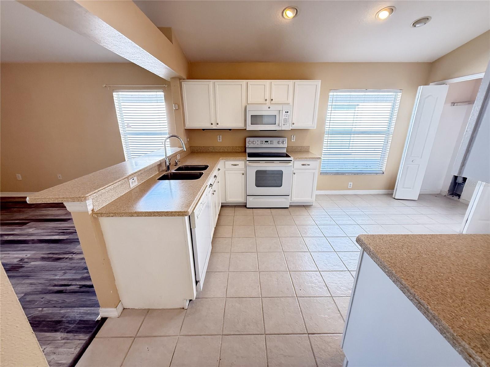 13047 BRIDLEFORD DR, GIBSONTON, FL, 33534