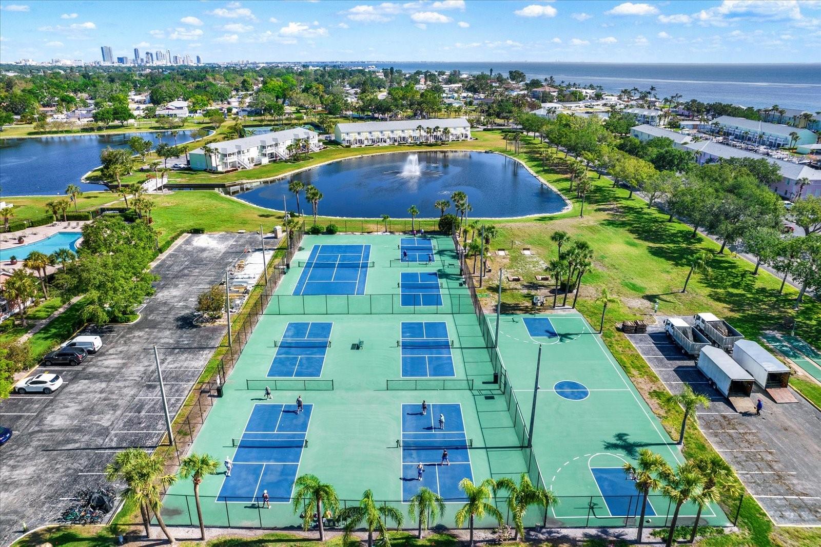 5001 STARFISH DR SE #B, ST PETERSBURG, FL, 33705