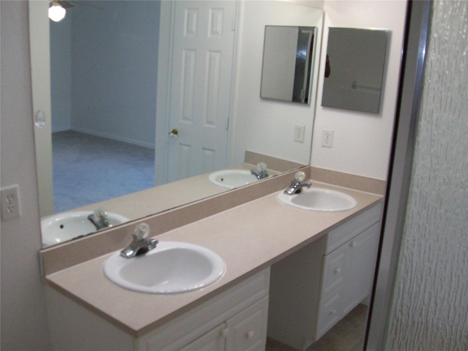 511 COCONUT PALM WAY, DAVENPORT, FL, 33897
