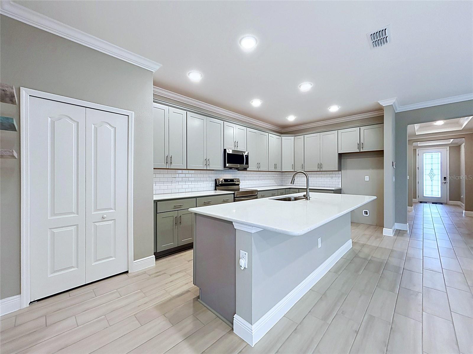 11813 JUNE BRIAR LOOP, SAN ANTONIO, FL, 33576
