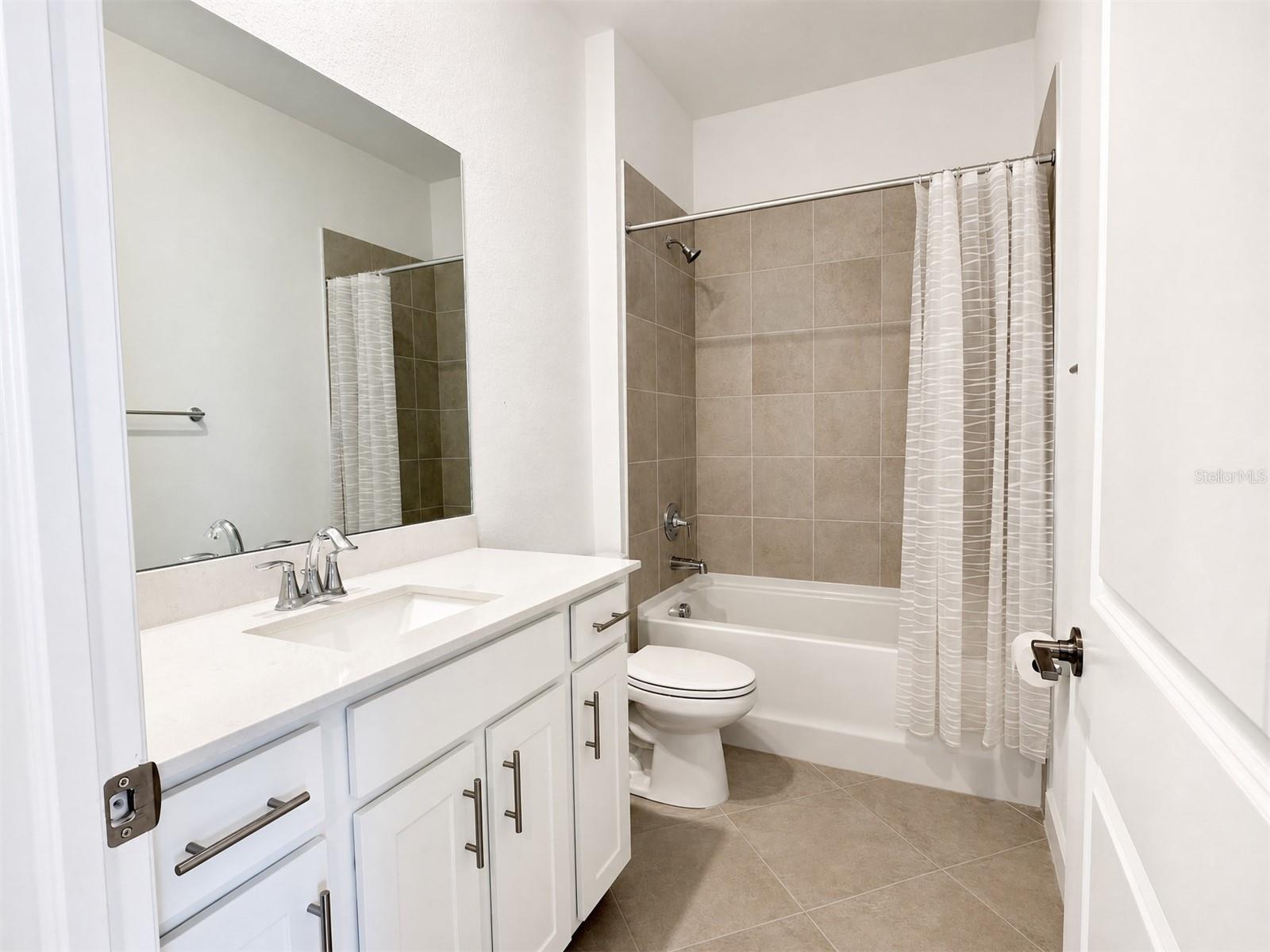 8125 SHORE LAKE DR, ENGLEWOOD, FL, 34224