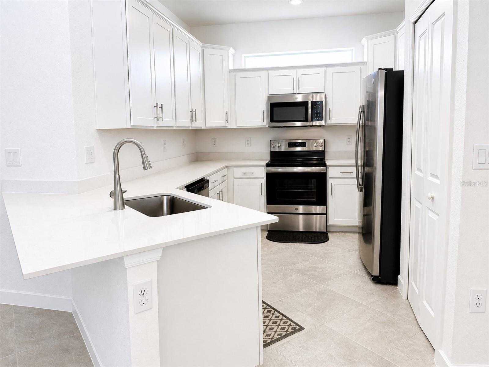 8125 SHORE LAKE DR, ENGLEWOOD, FL, 34224