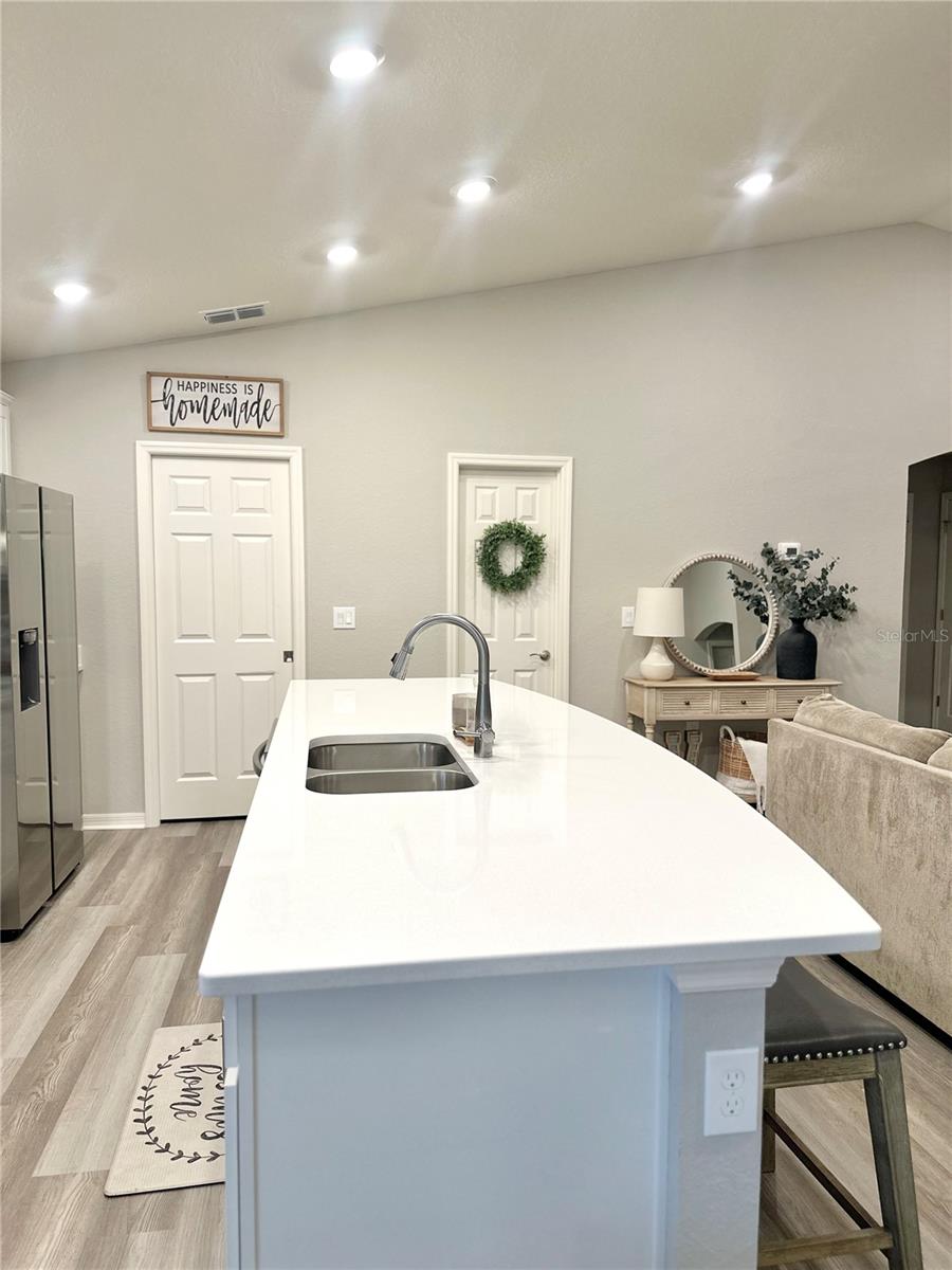 2000 GOLDEN BEAK DR, EAGLE LAKE, FL, 33839