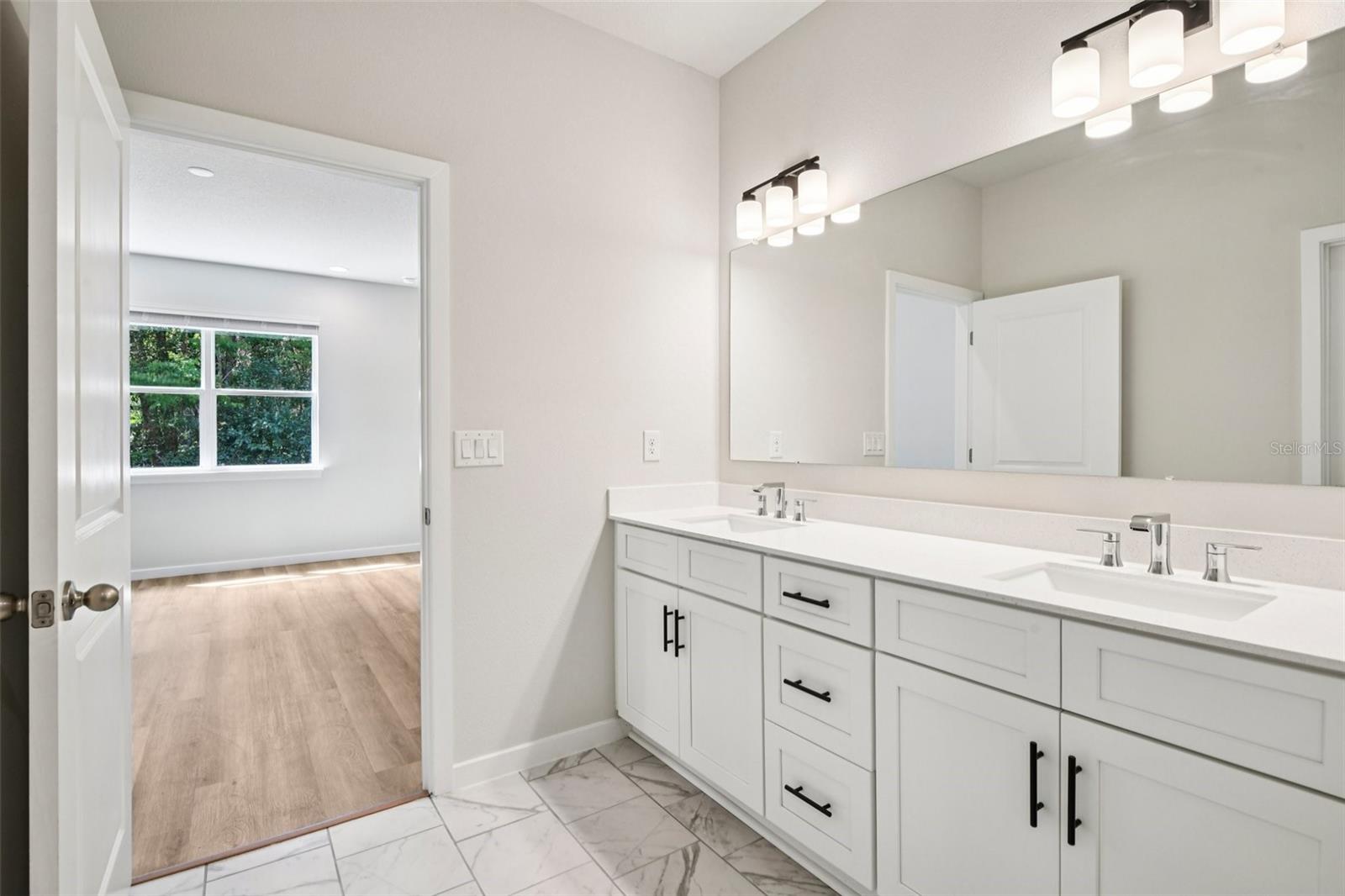 536 E BERESFORD AVE, DELAND, FL, 32724