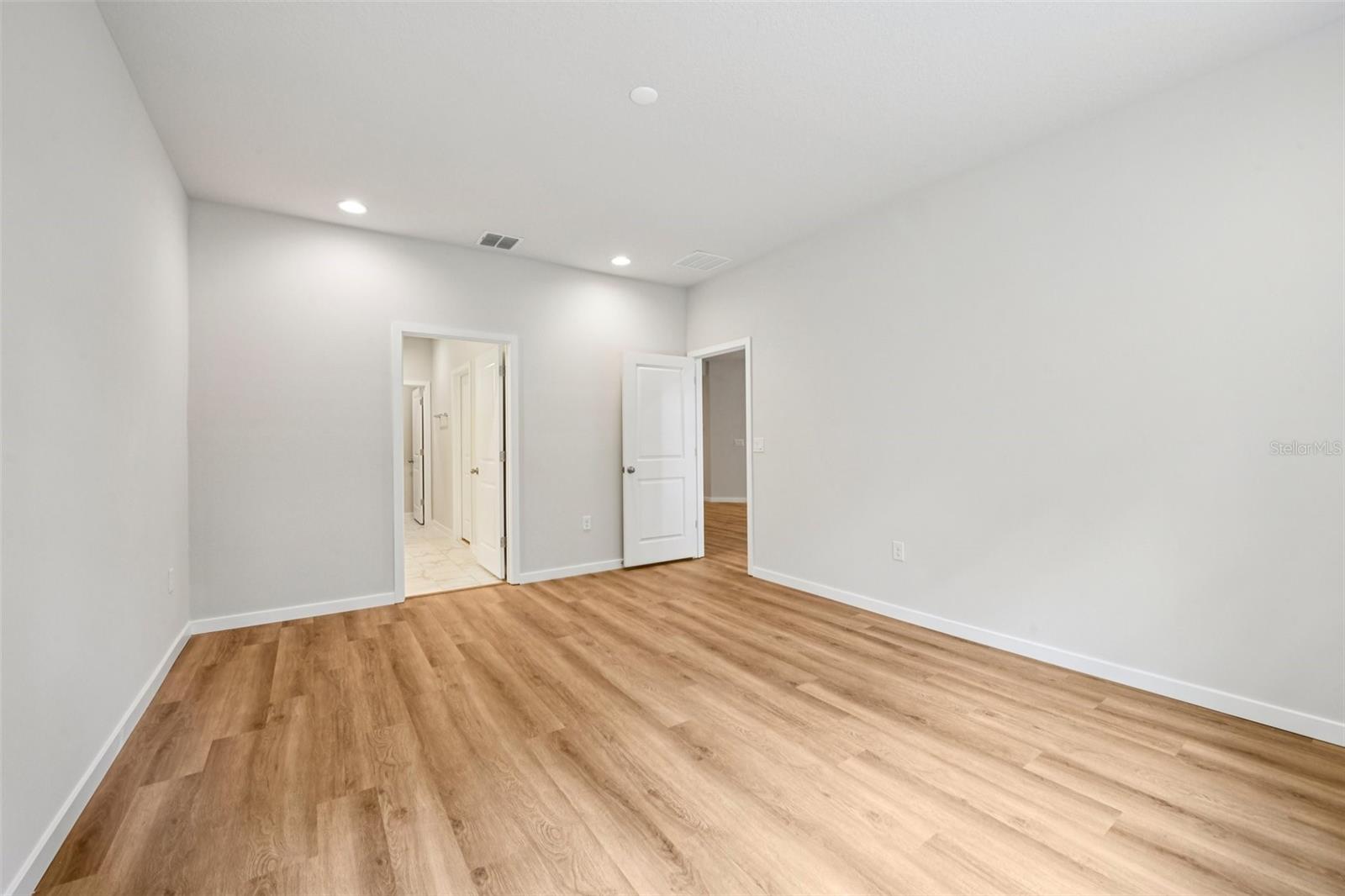536 E BERESFORD AVE, DELAND, FL, 32724