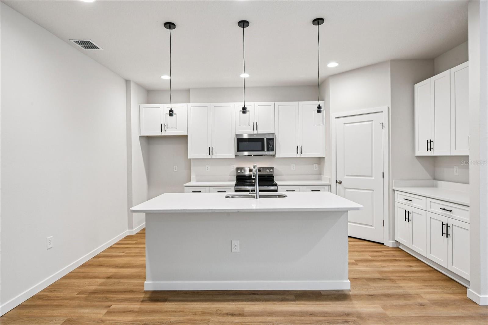 536 E BERESFORD AVE, DELAND, FL, 32724