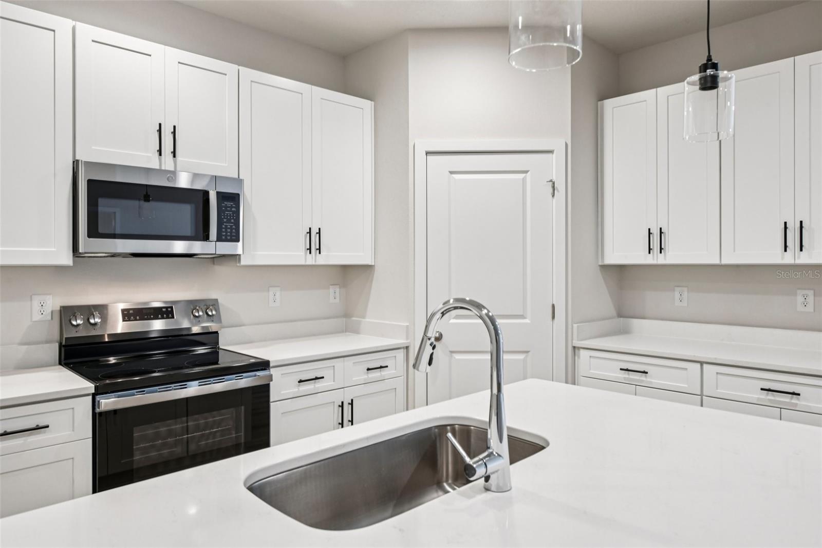 536 E BERESFORD AVE, DELAND, FL, 32724