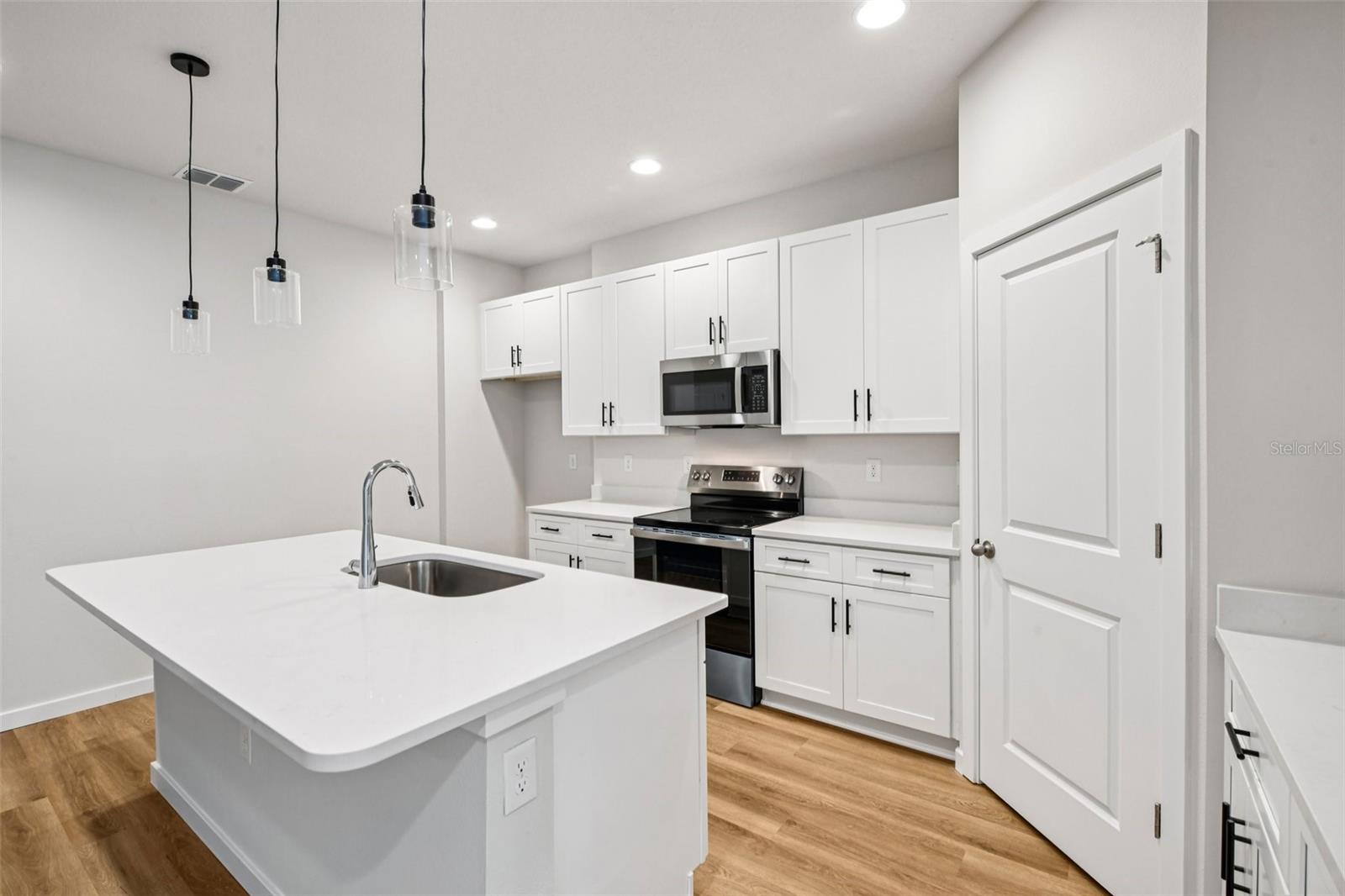 536 E BERESFORD AVE, DELAND, FL, 32724