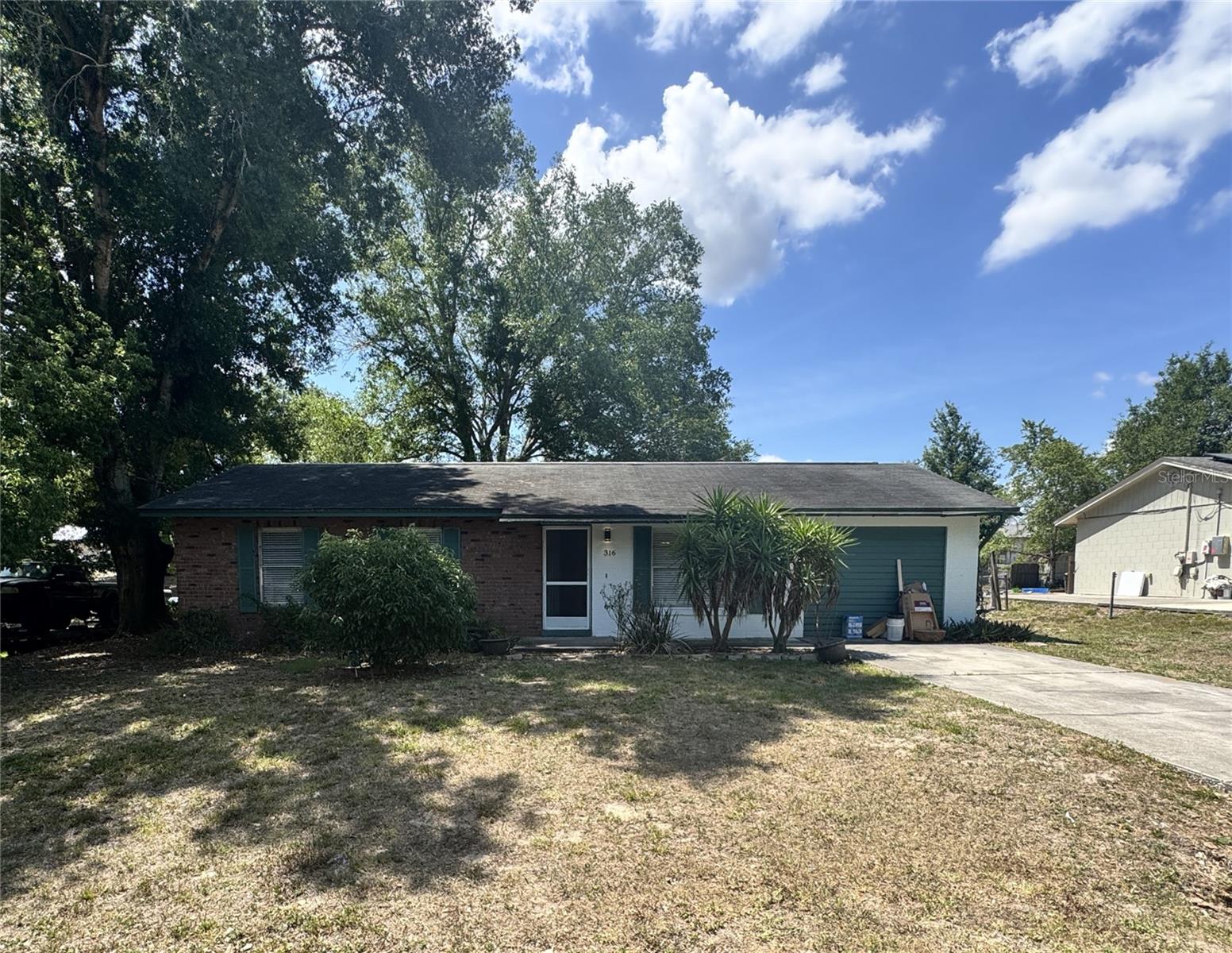 316 E PRIMROSE LN, LADY LAKE, FL, 32159