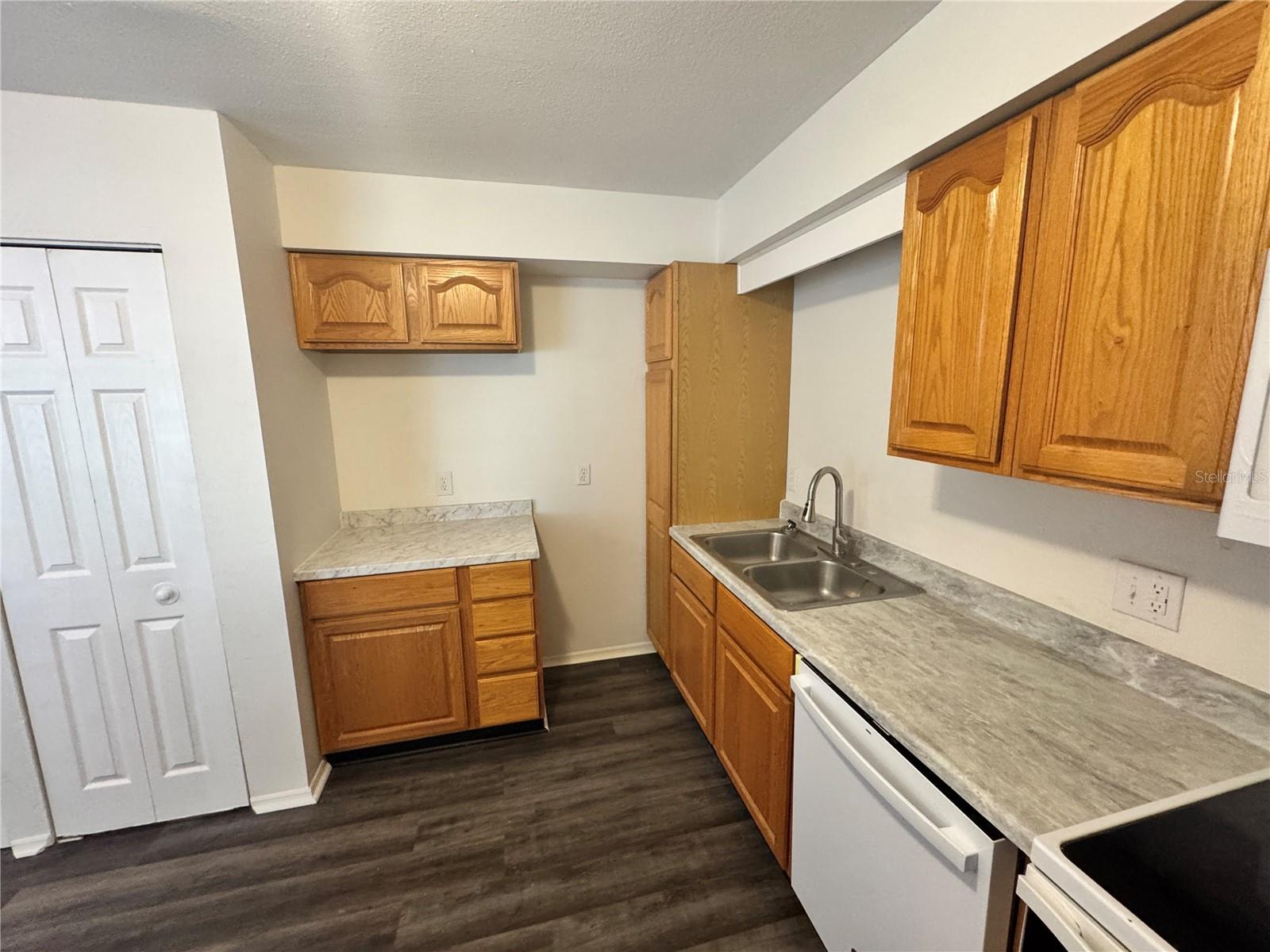 316 E PRIMROSE LN, LADY LAKE, FL, 32159