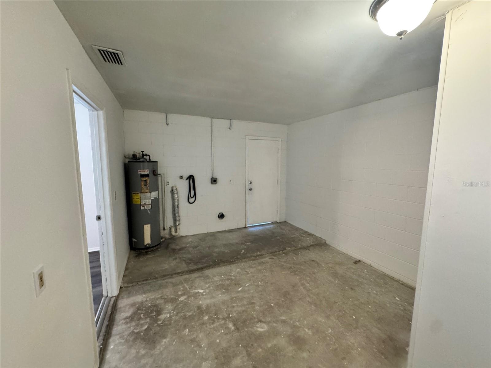 316 E PRIMROSE LN, LADY LAKE, FL, 32159