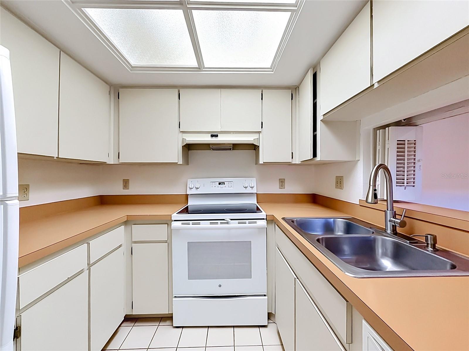 4405 W FAIR OAKS AVE #18, TAMPA, FL, 33611
