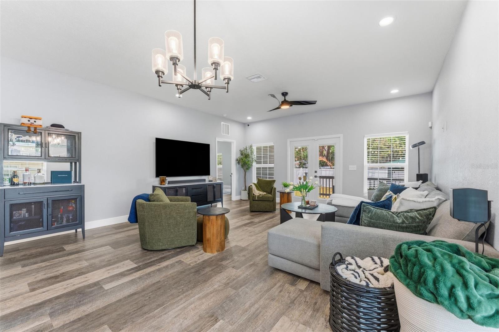 1612 E 97TH AVE, TAMPA, FL, 33612