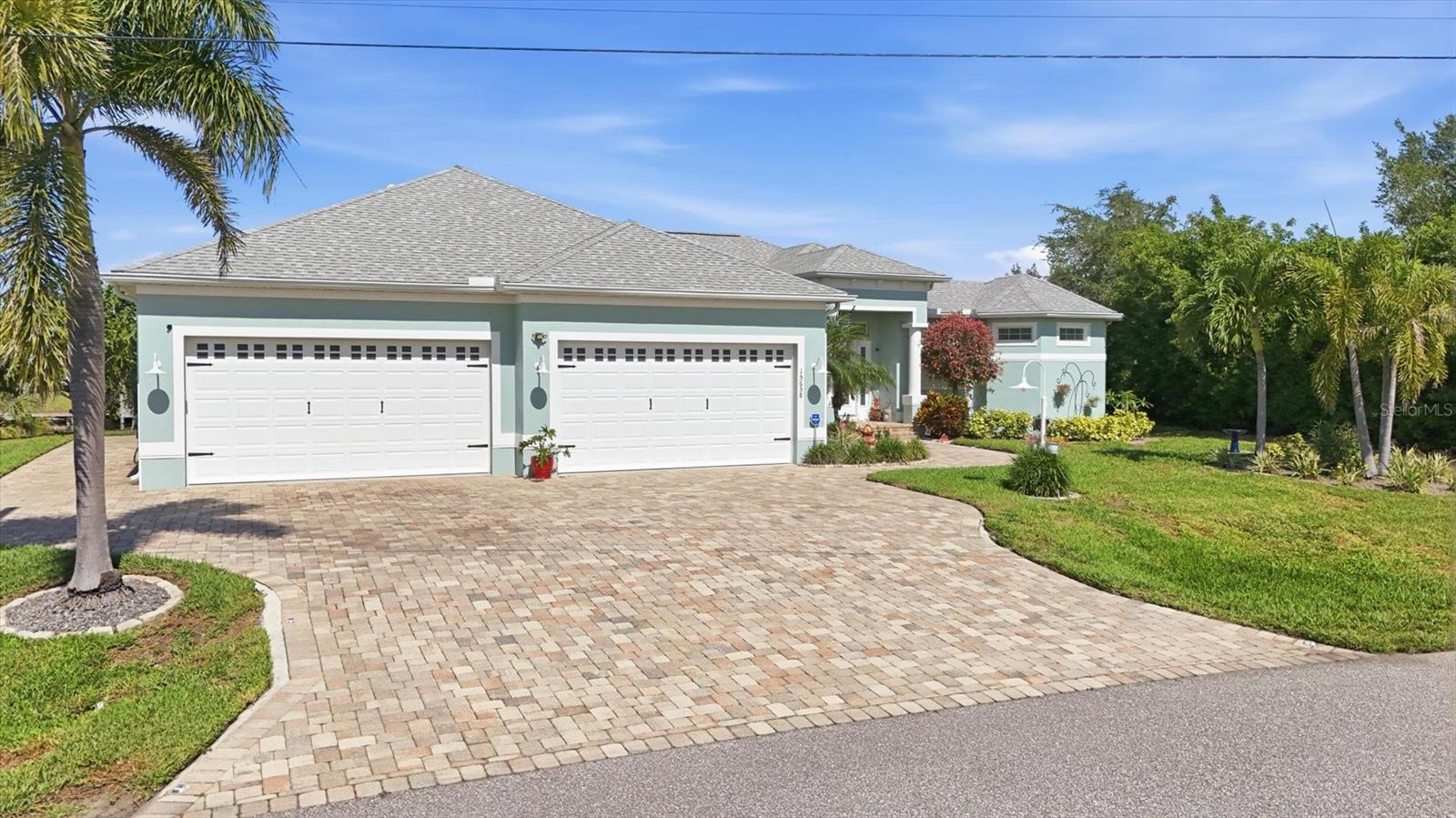 15658 APPLEWHITE CIR, PORT CHARLOTTE, FL, 33981