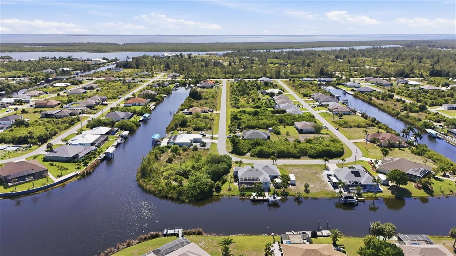 15658 APPLEWHITE CIR, PORT CHARLOTTE, FL, 33981