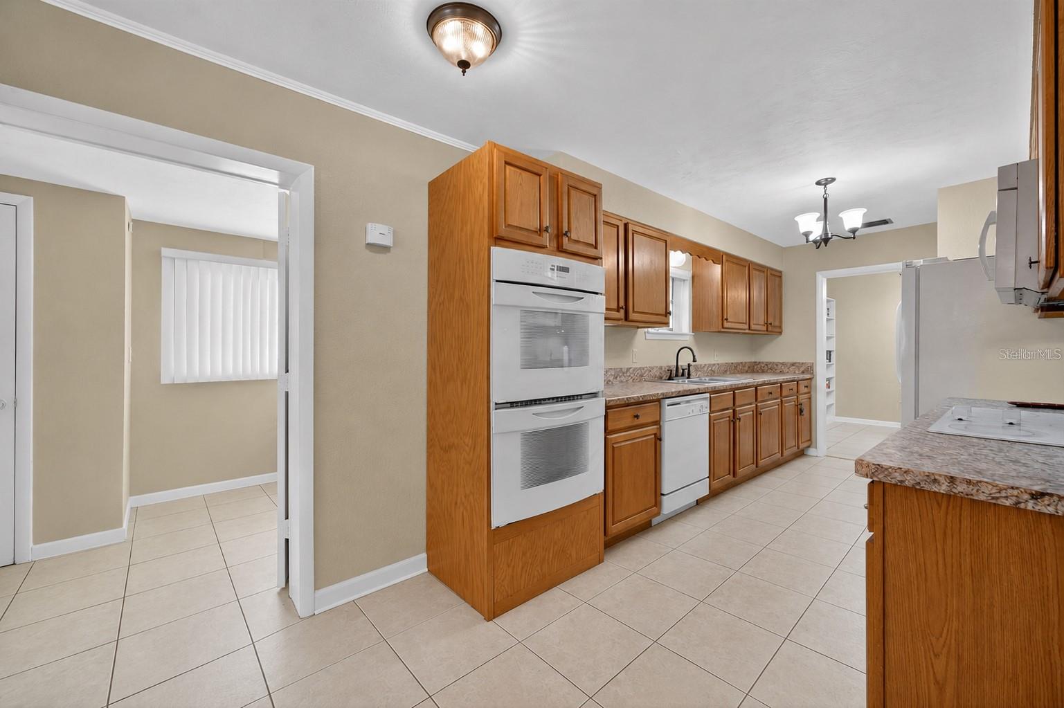 2710 WESTSIDE DR, LEESBURG, FL, 34748