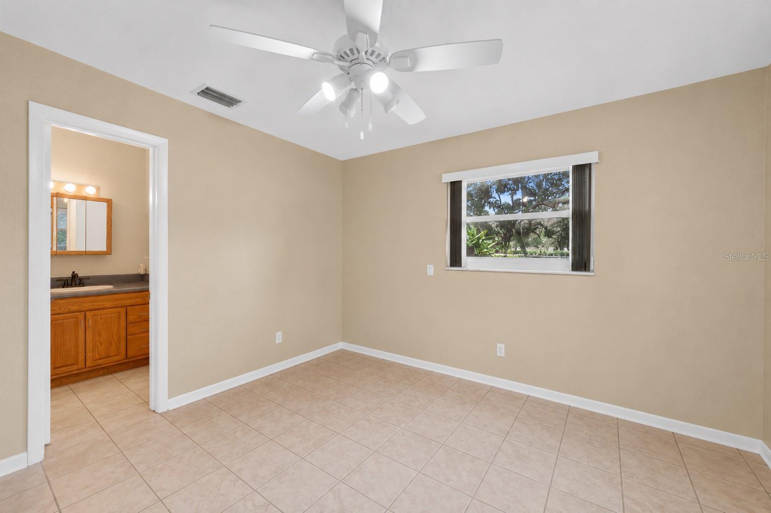 2710 WESTSIDE DR, LEESBURG, FL, 34748