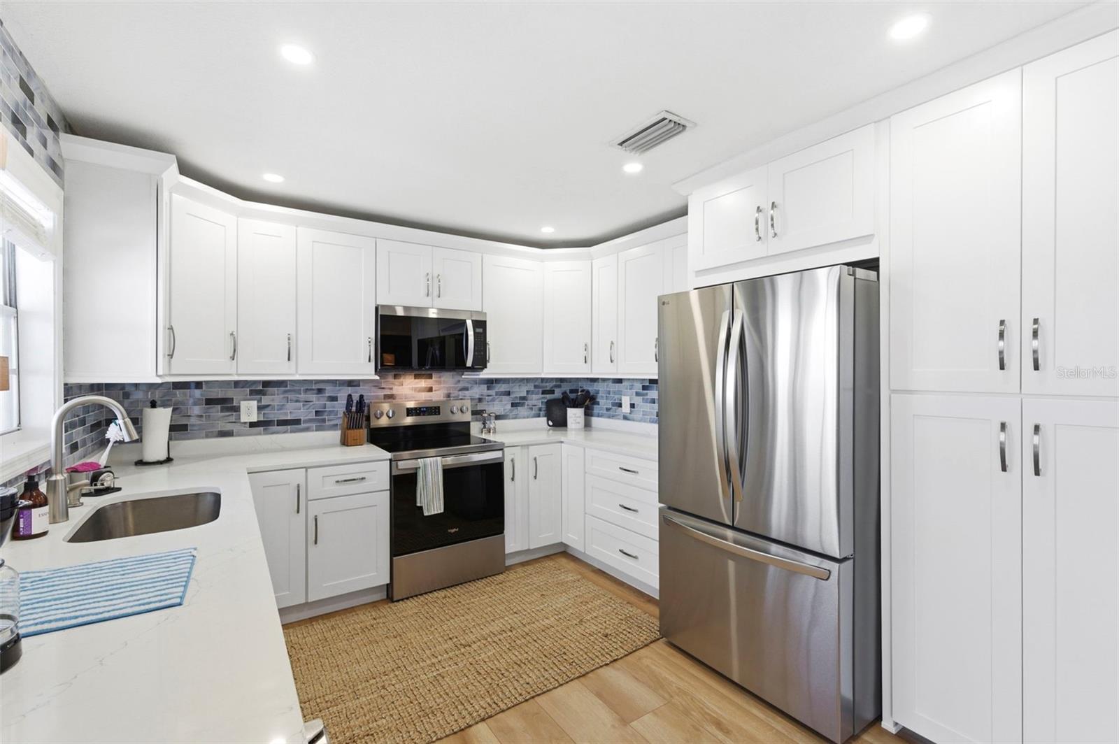 201 POMPANO DR SE #C furnished, ST PETERSBURG, FL, 33705