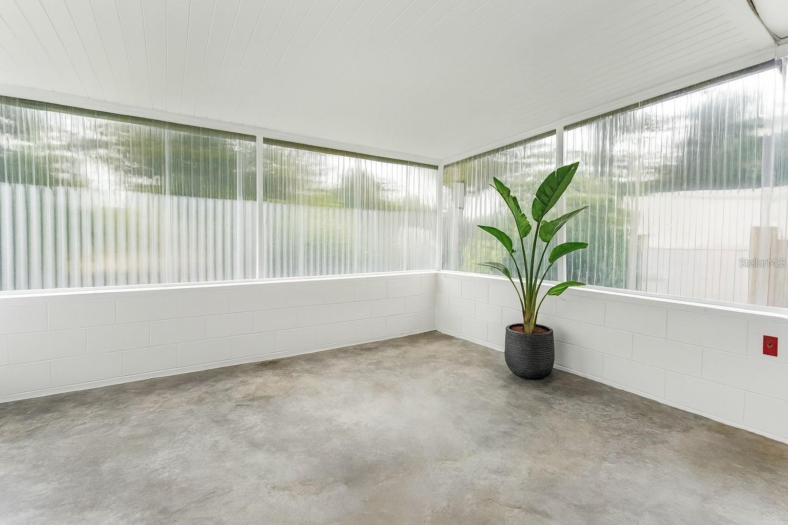 2304 COUNTRY CLUB RD, EUSTIS, FL, 32726