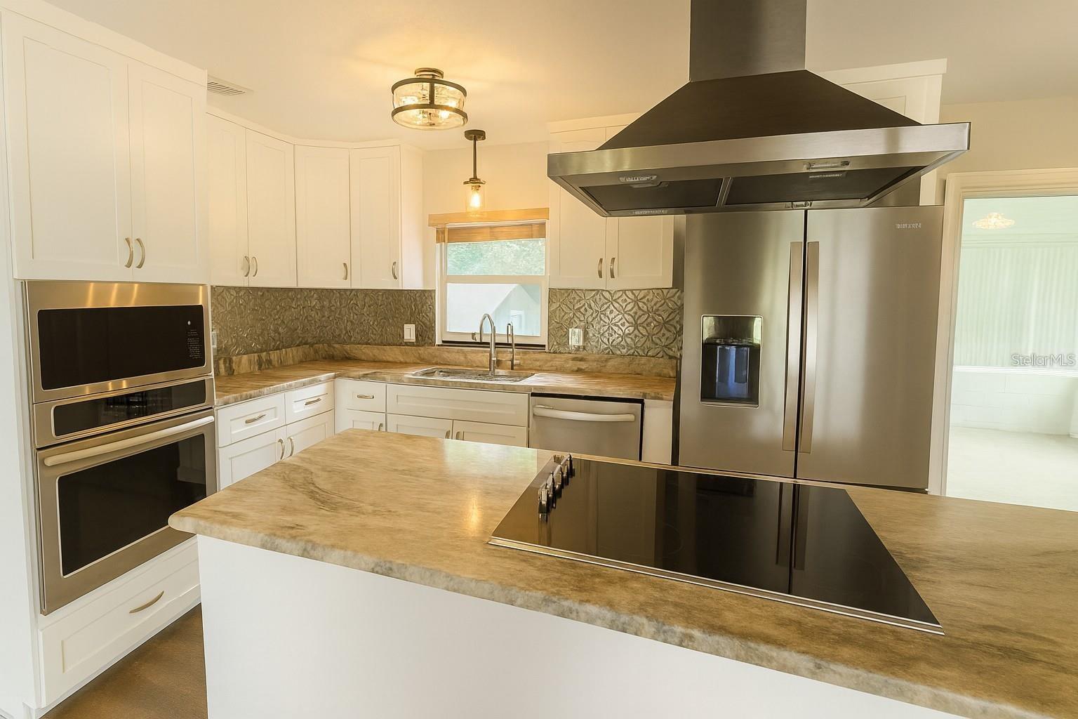 2304 COUNTRY CLUB RD, EUSTIS, FL, 32726