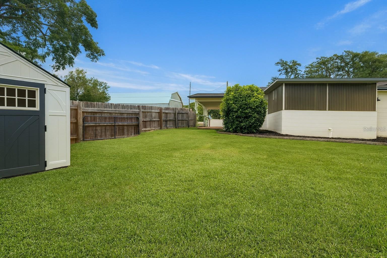 2304 COUNTRY CLUB RD, EUSTIS, FL, 32726