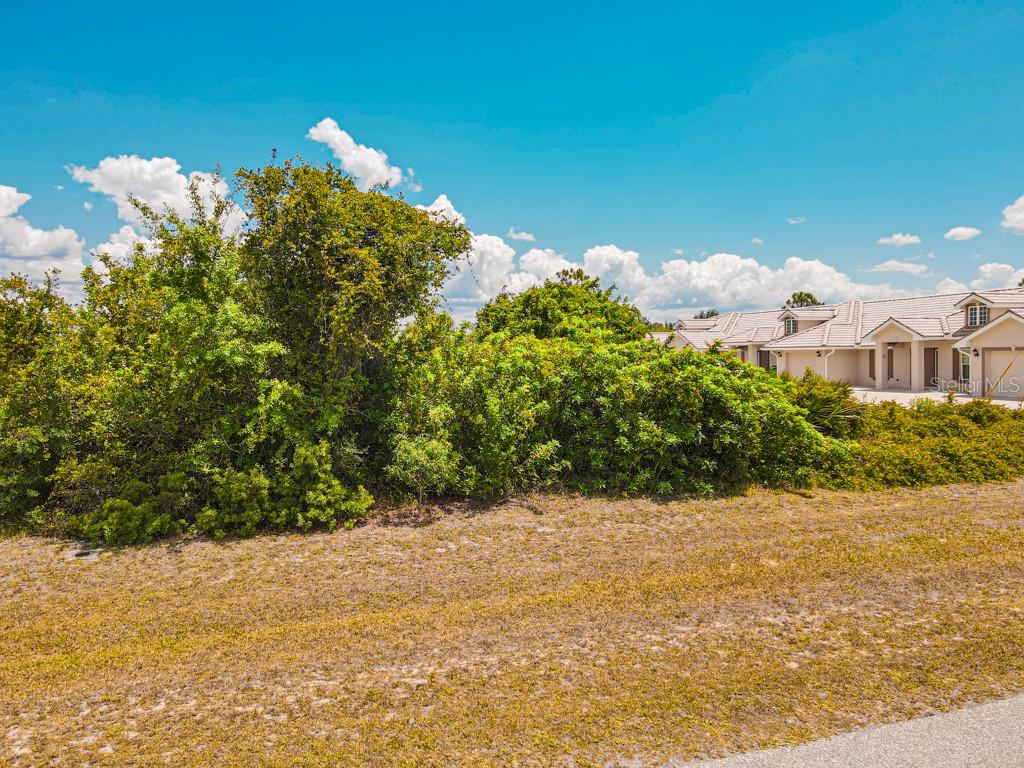 18 DONLON DR, ROTONDA WEST, FL, 33947
