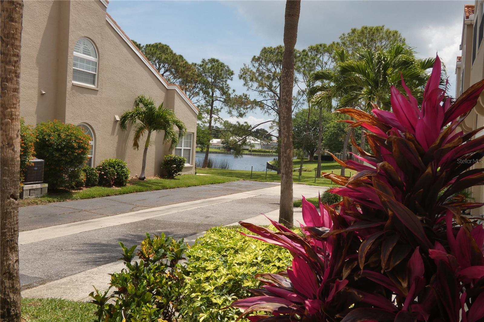 617 SEGOVIA CT NE, ST PETERSBURG, FL, 33703