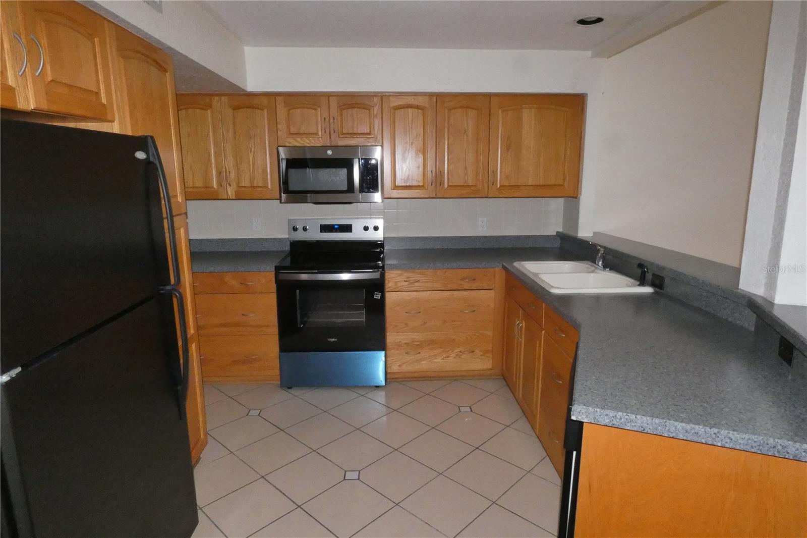 617 SEGOVIA CT NE, ST PETERSBURG, FL, 33703