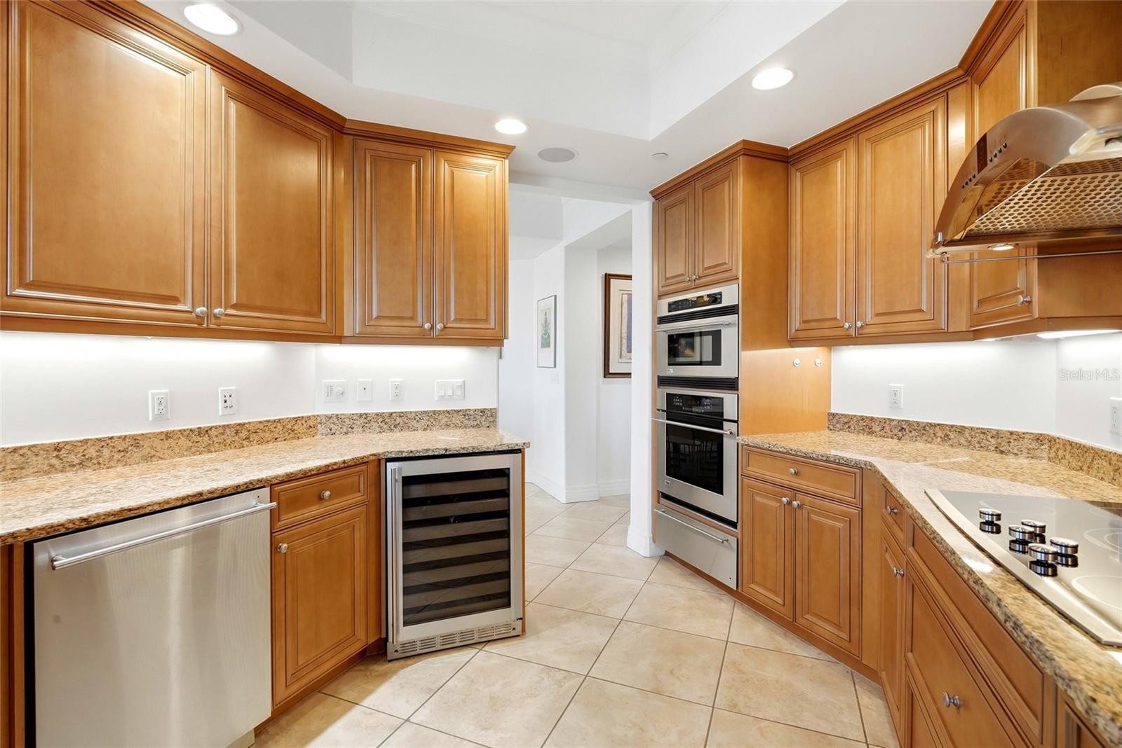 400 BEACH DR NE #401, ST PETERSBURG, FL, 33701