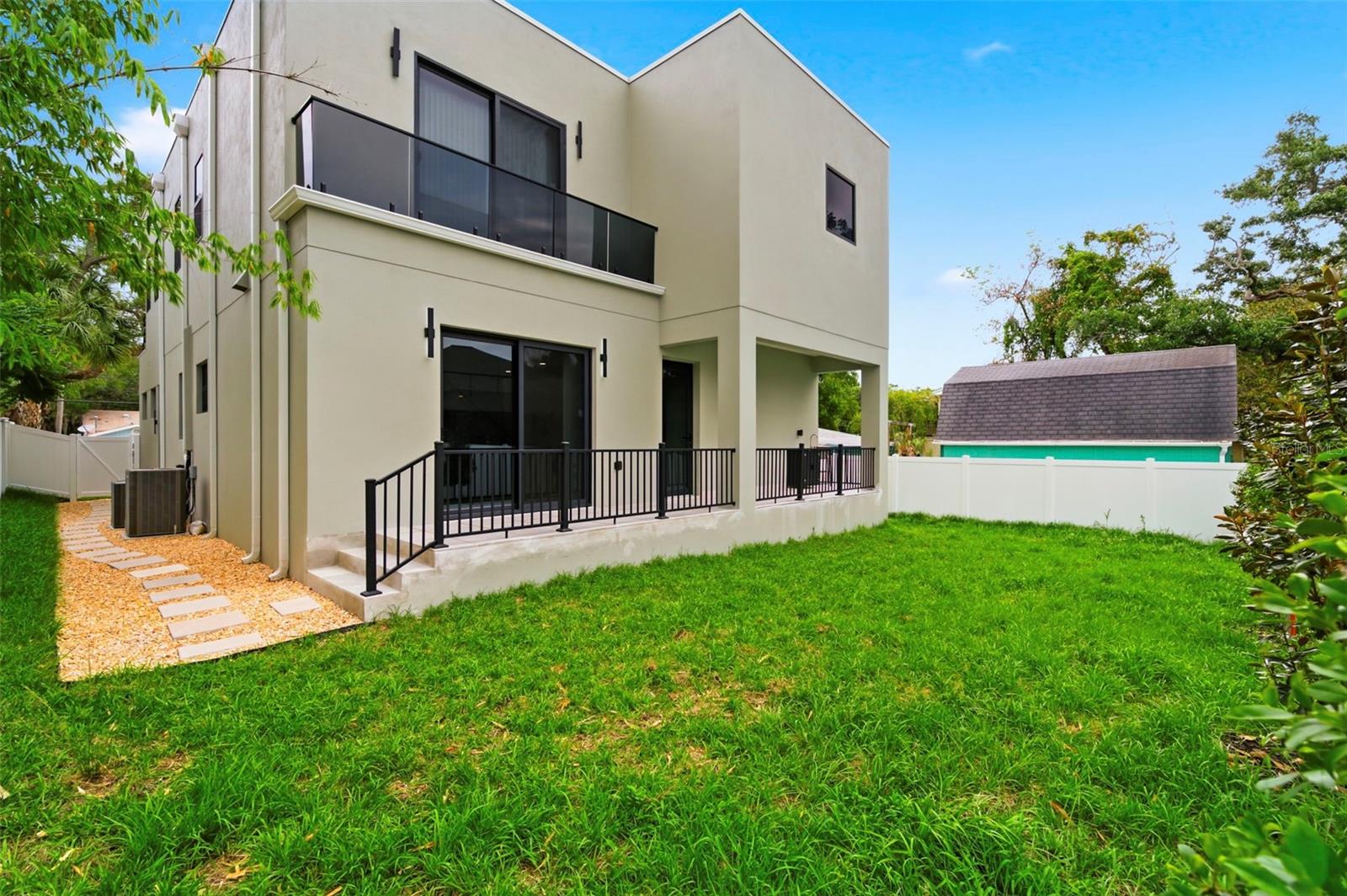 1090 MAIN ST, SAFETY HARBOR, FL, 34695
