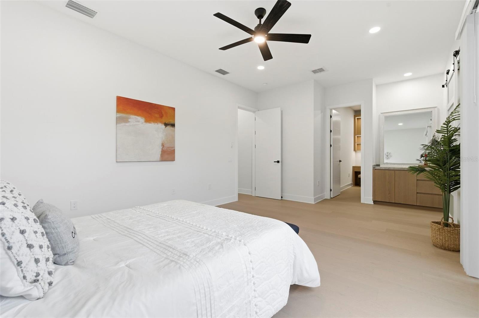 1090 MAIN ST, SAFETY HARBOR, FL, 34695