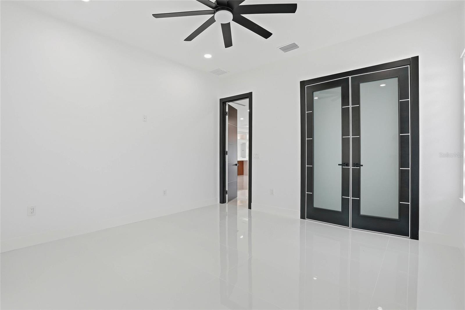7013 N CLEARVIEW AVE, TAMPA, FL, 33614